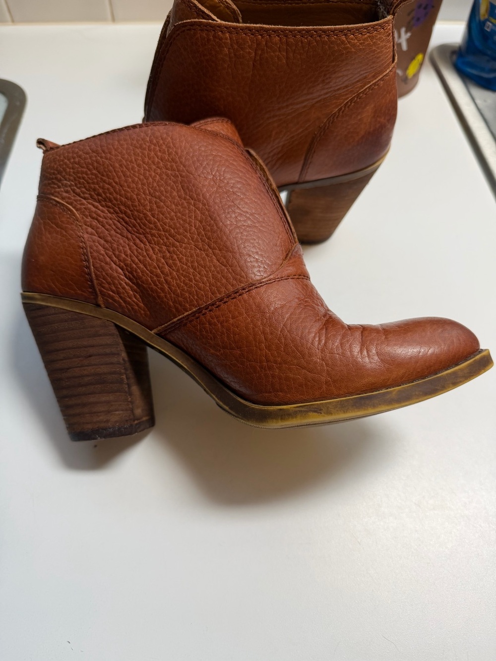 Lucky Brand Ehllen Cognac Tan Pebbled Leather Heeled Ankle Booties size 6m